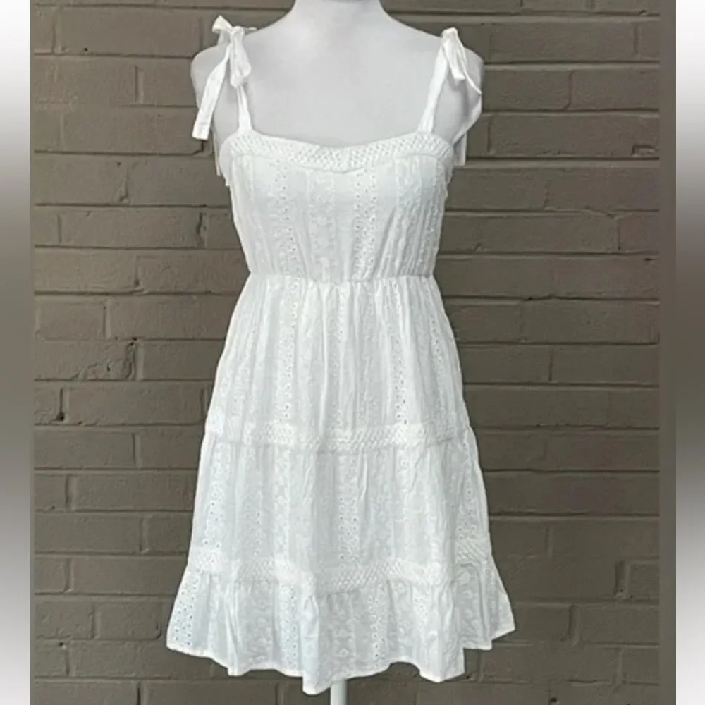 NWOT White lace Jessica Simpson Halter Tie Mini Dress size medium - Picture 1 of 4